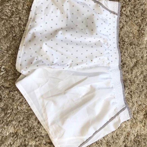 Nike Women's 10K Lined Stars Training Shorts-NEW - Picture 4 of 5